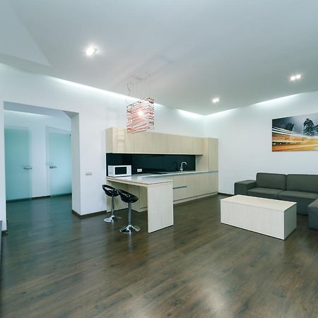 Kreschatik 21 With Terrace 2Br Киев Екстериор снимка