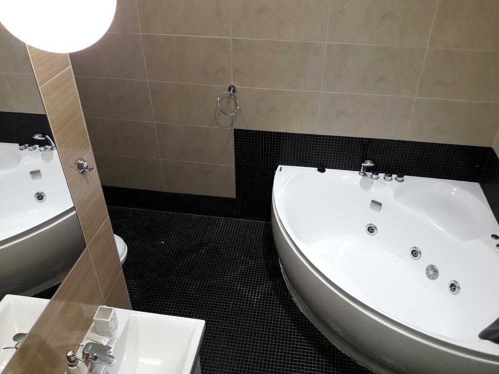 Kreschatik 21 With Terrace 2Br Киев Екстериор снимка